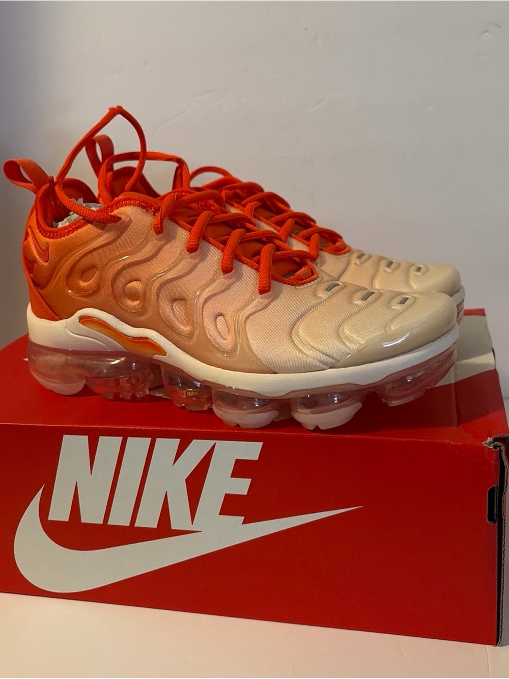 Nike AIR VAPORMAX PLUS GUAVA ICE - RUSH ORANGE- Women’s SZ 7 [DQ8588-800] NIB